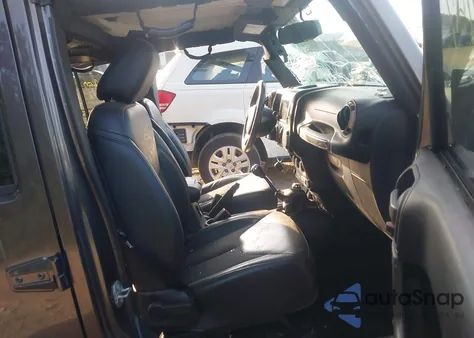 2016 Jeep Wrangler Unlimited Sahara z USA, uszkodzony, nr VIN 1C4BJWEG7GL322433